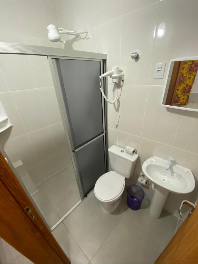 Quarto com 2 Camas de Solteiro