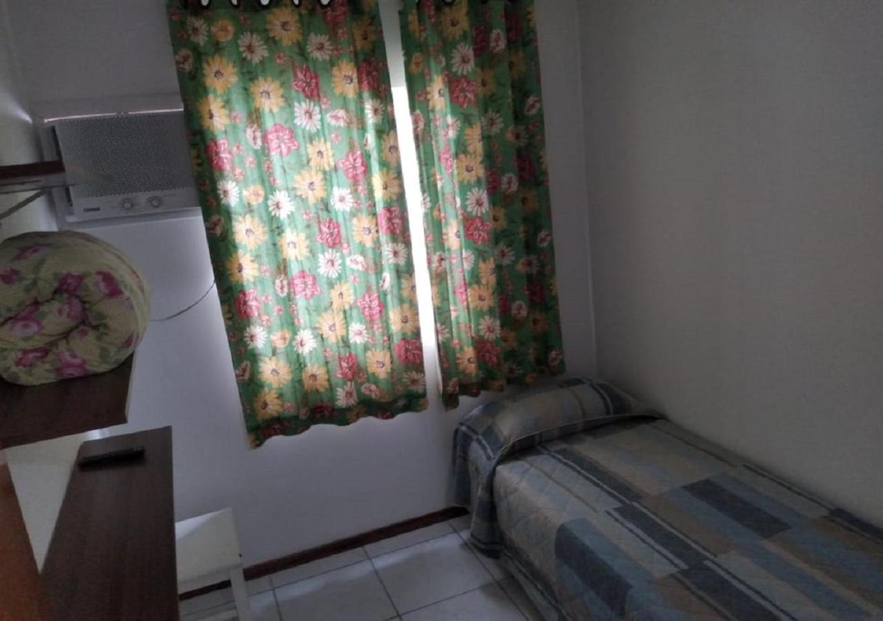 Quarto Individual com Banheiro Compartilhado